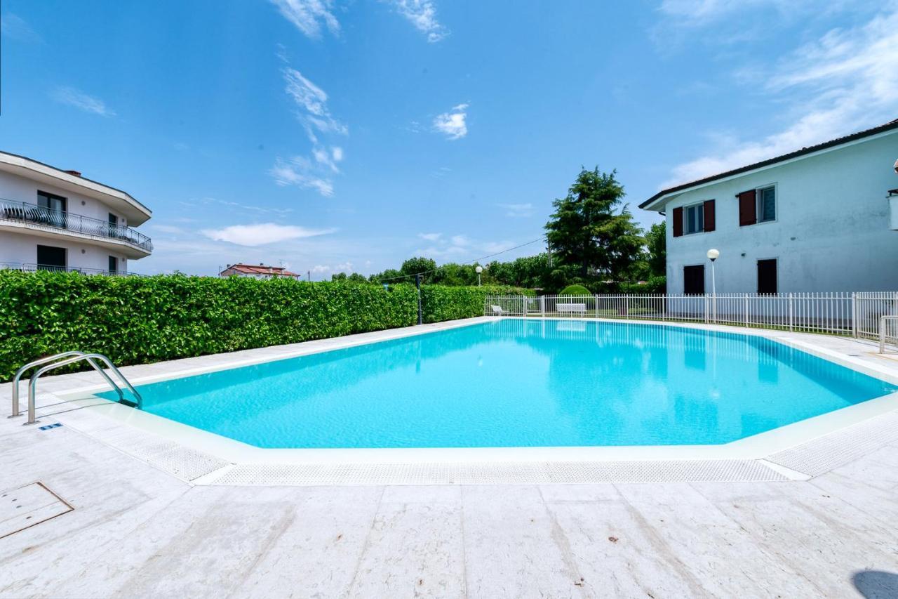 Wolf House - Peschiera Holiday Peschiera del Garda Exterior foto